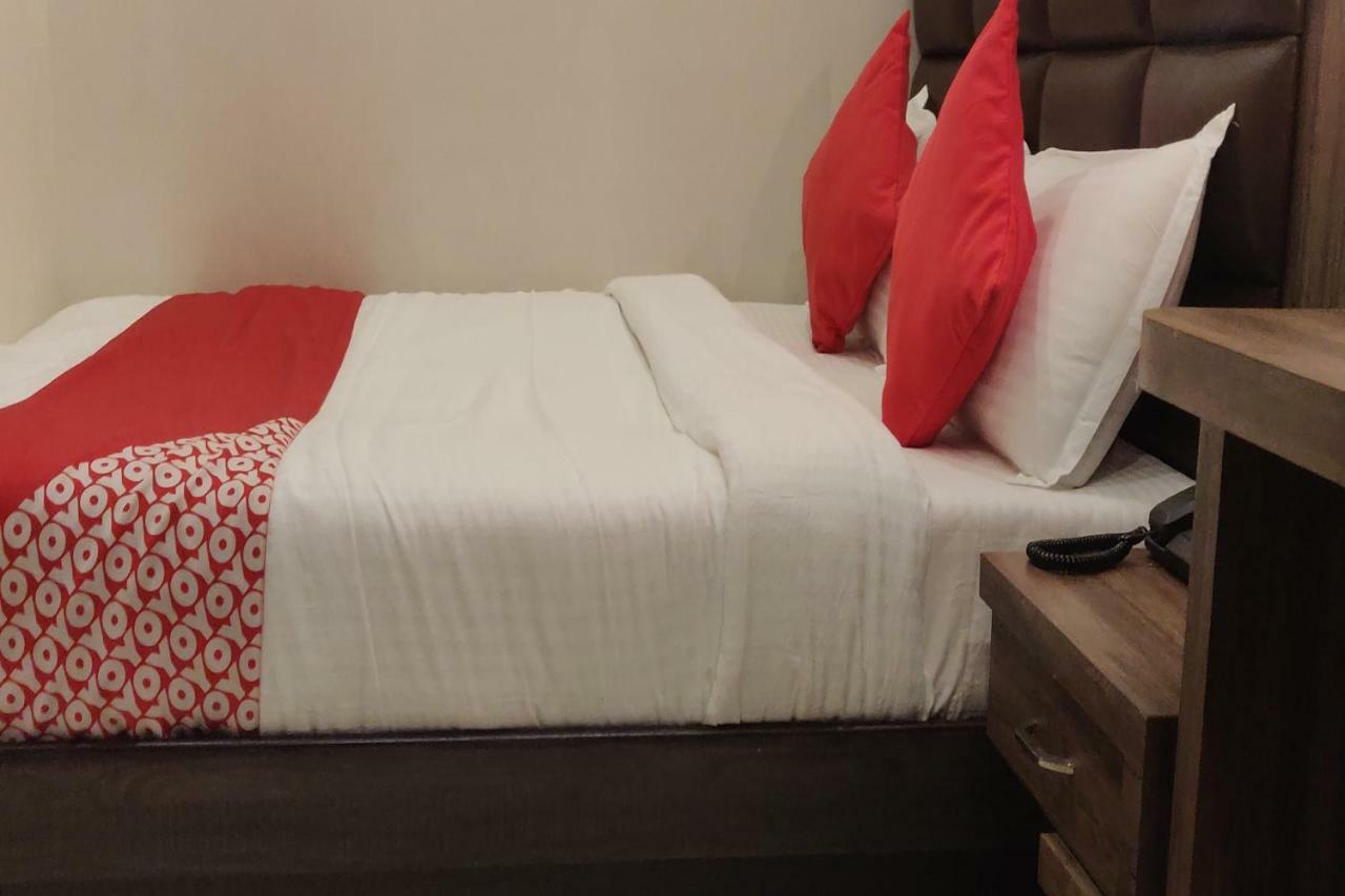 Oyo 42009 Hotel A One Suite Mumbai  Buitenkant foto